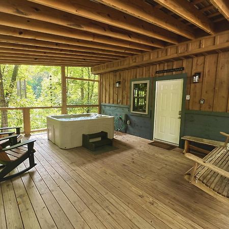 Bigfoots Hideaway Cabin Gatlinburg Exterior photo