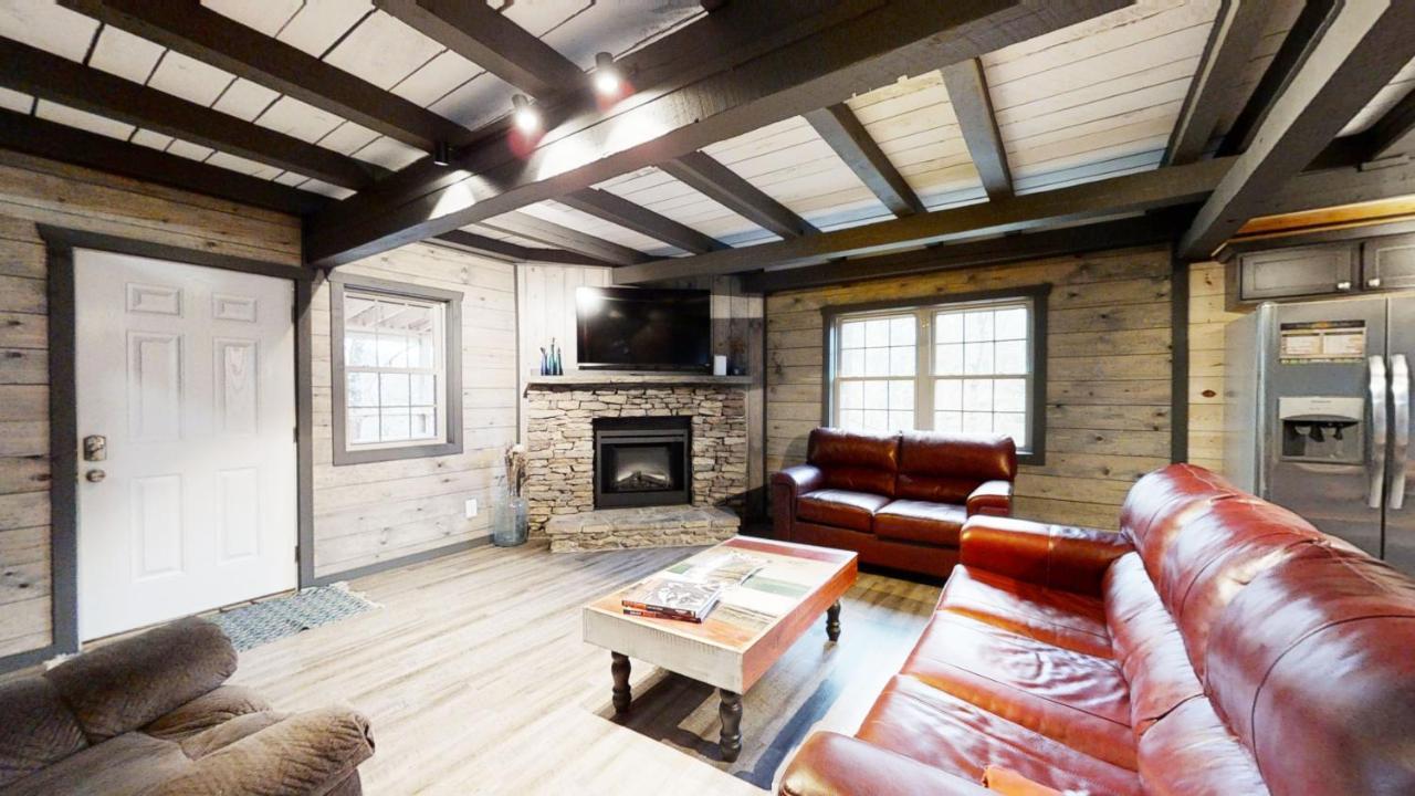 Bigfoots Hideaway Cabin Gatlinburg Exterior photo